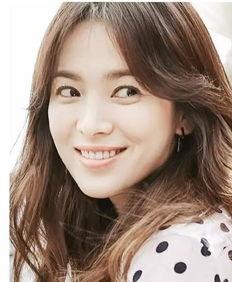 韩国女神宋慧乔吃瓜,揭秘女神的娱乐生活瞬间