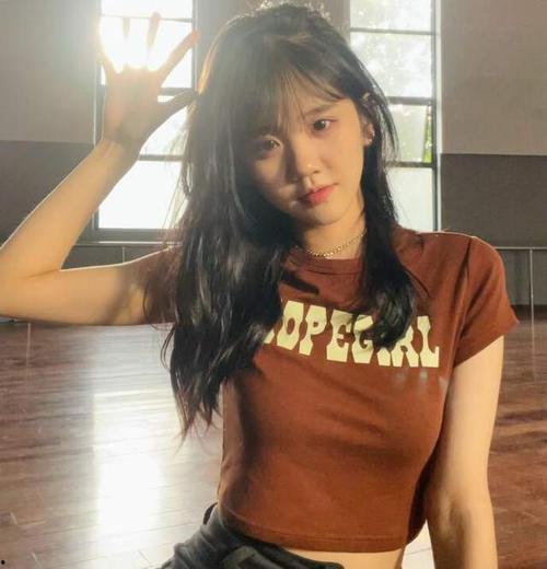 井川里予吃鸡瓜,趣味横生美食体验