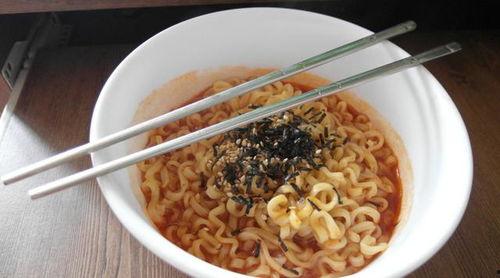 邕武泡面妹吃瓜