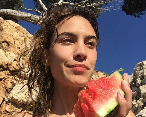 吃明星瓜的群,明星瓜料大放送，群内热议不断