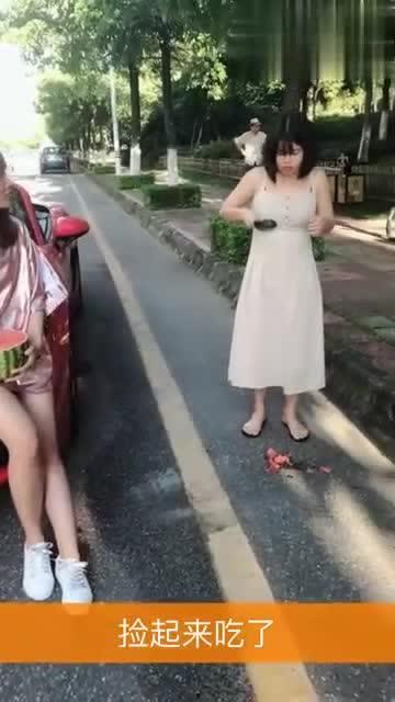 街头吃瓜女,揭秘都市生活百态