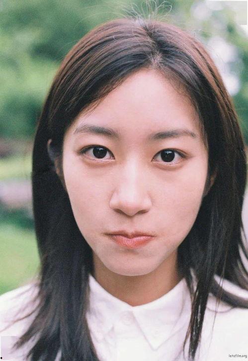 东北吃瓜女孩,揭秘东北美食背后的故事